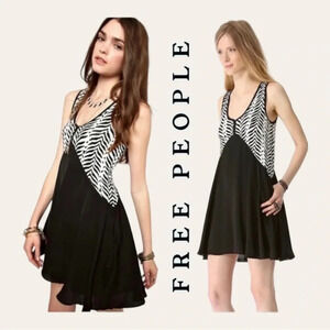 0413W. FREE PEOPLE RELAXED MINI‎ DRESS SIZE LARGE WITH KEYHOLE BACK STRIPES